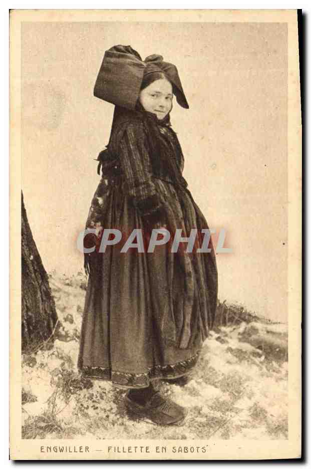 CPA Folklore Alsace Engwiller Fillette en sabots