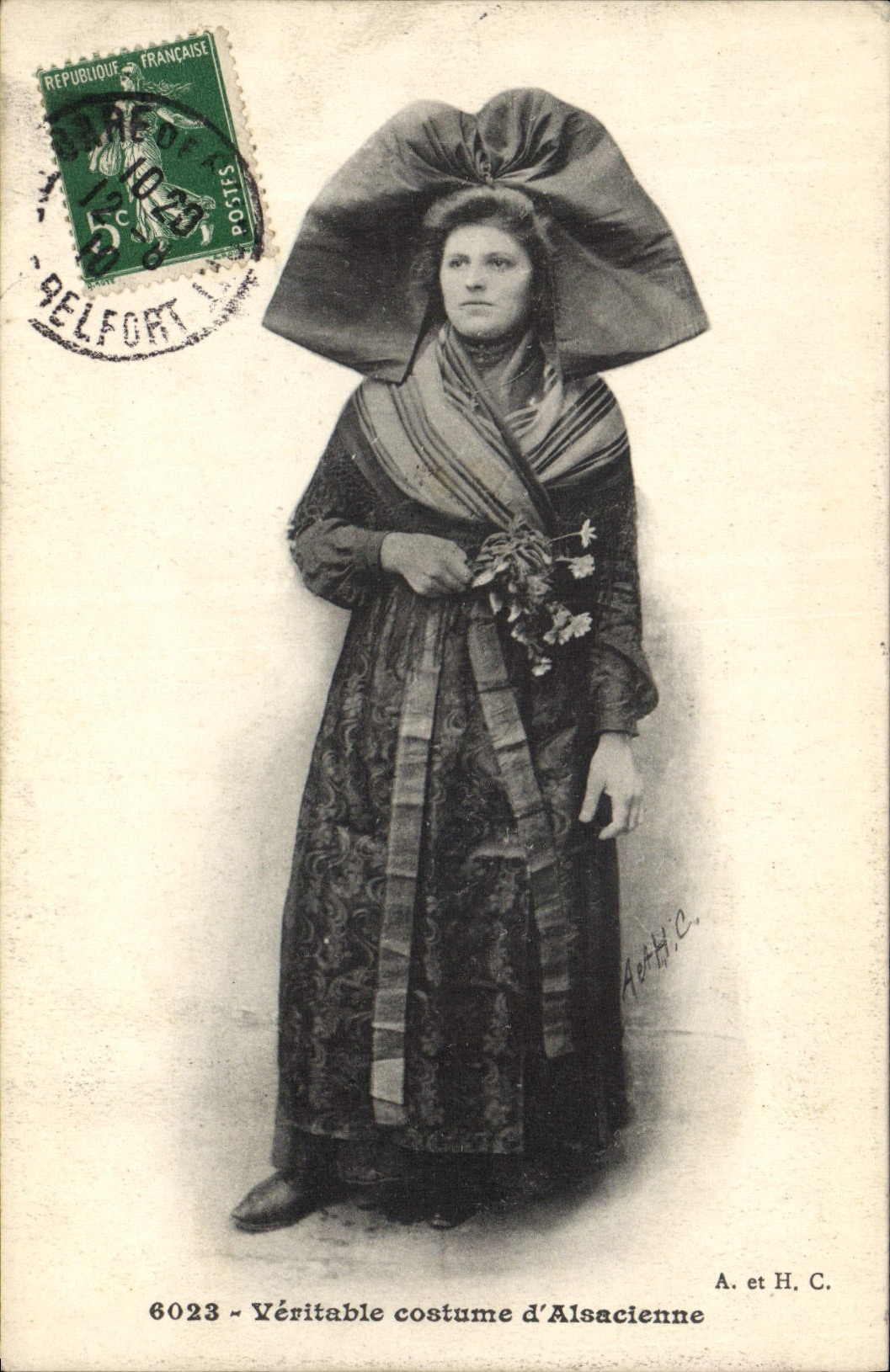 CPA Folklore Alsace Veritable costume d'Alsacienne