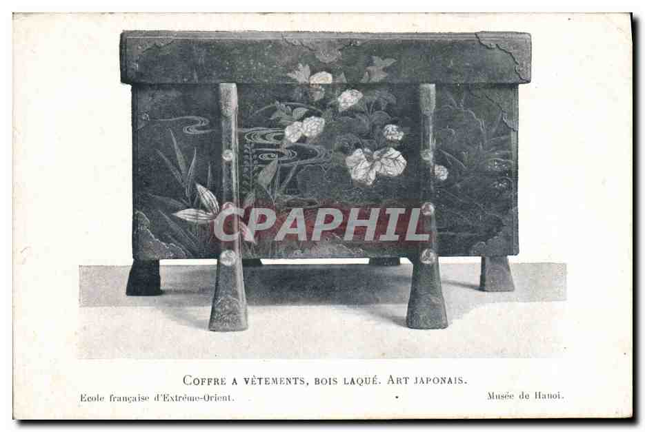 Coffre à vêtements, bois laqué. Art japonais — École française d'Extrême-Orient — Musée de Hanoï