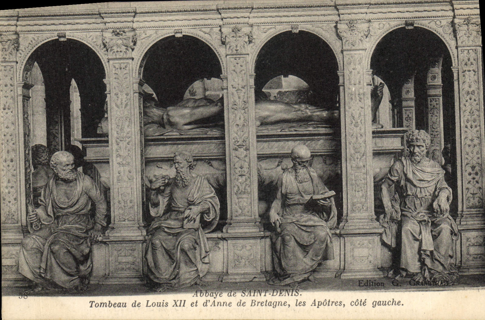 CPA Tombeau de Louis XII et d'Anne de Bretagne les Apotres cote gauche 