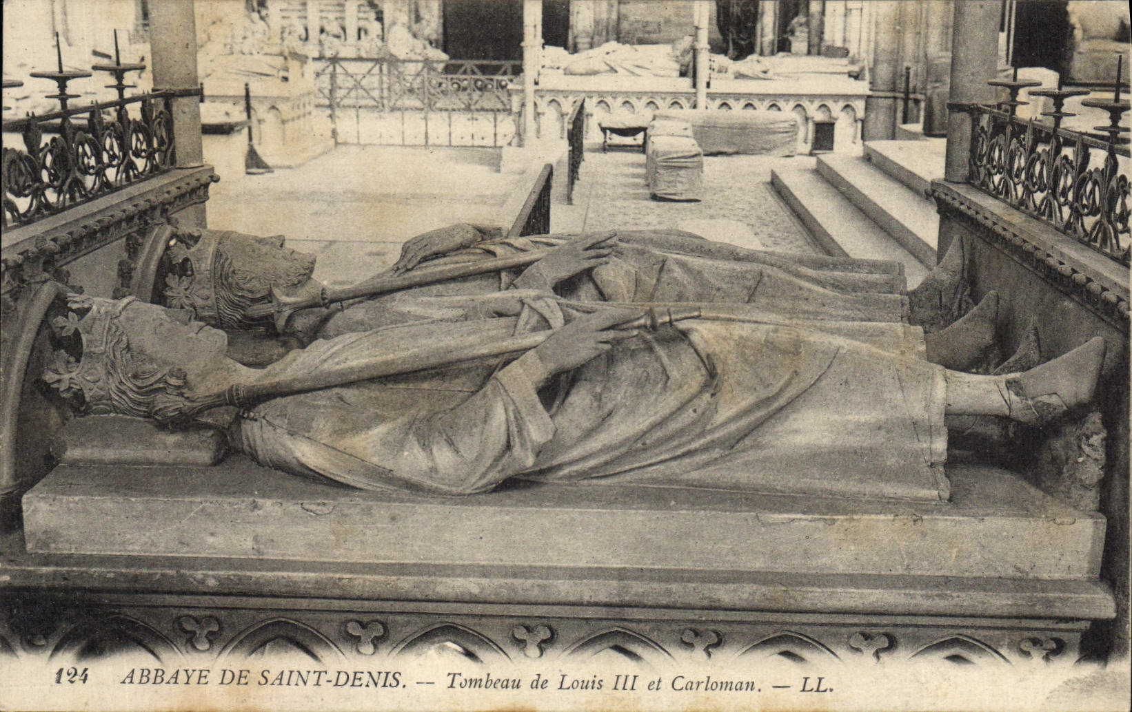 CPA Abbaye de Saint Denis Tombeau de Louis III et Carloman 