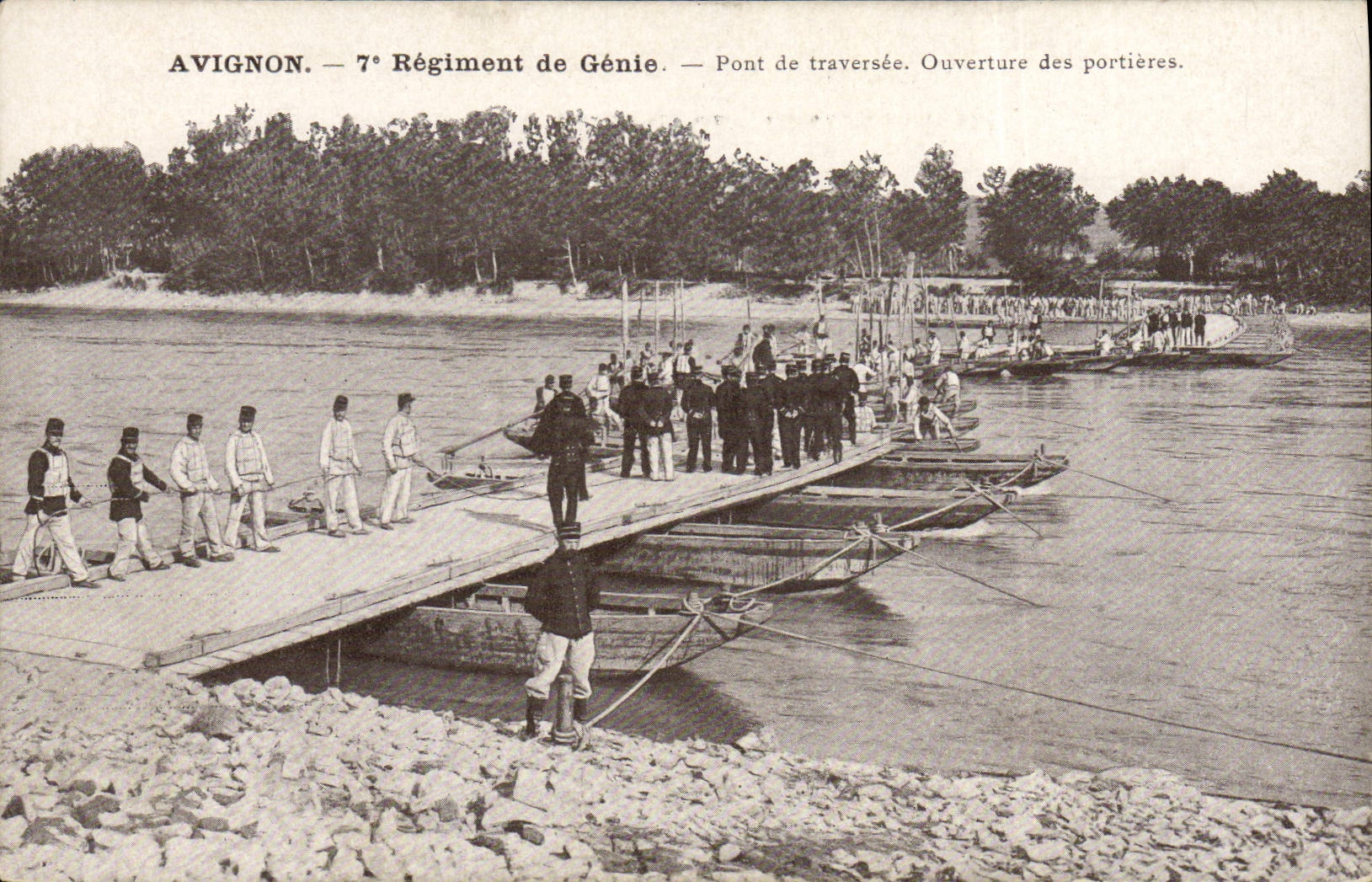 Avignon — 7e Régiment de Génie — Pont de traversée. Ouverture des portières.