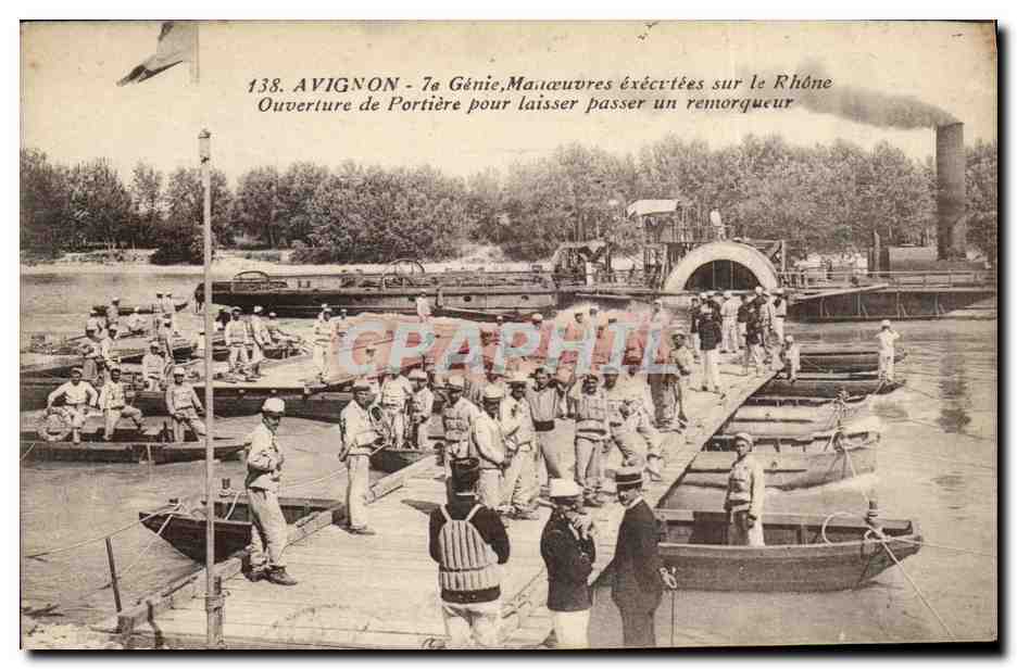CPA Militaria Avignon 7eme Genie Manoeuvres executees sur le Rhone Ouverture de portiere pour laisser passer un remorqueur