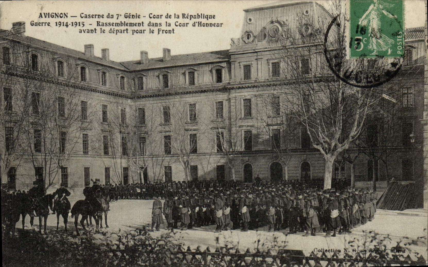 Avignon — Kasernen des 7. Ingenieurregiments — Versammlung in der Cour de la République vor dem Abmarsch zum Front — Krieg 1914-1915