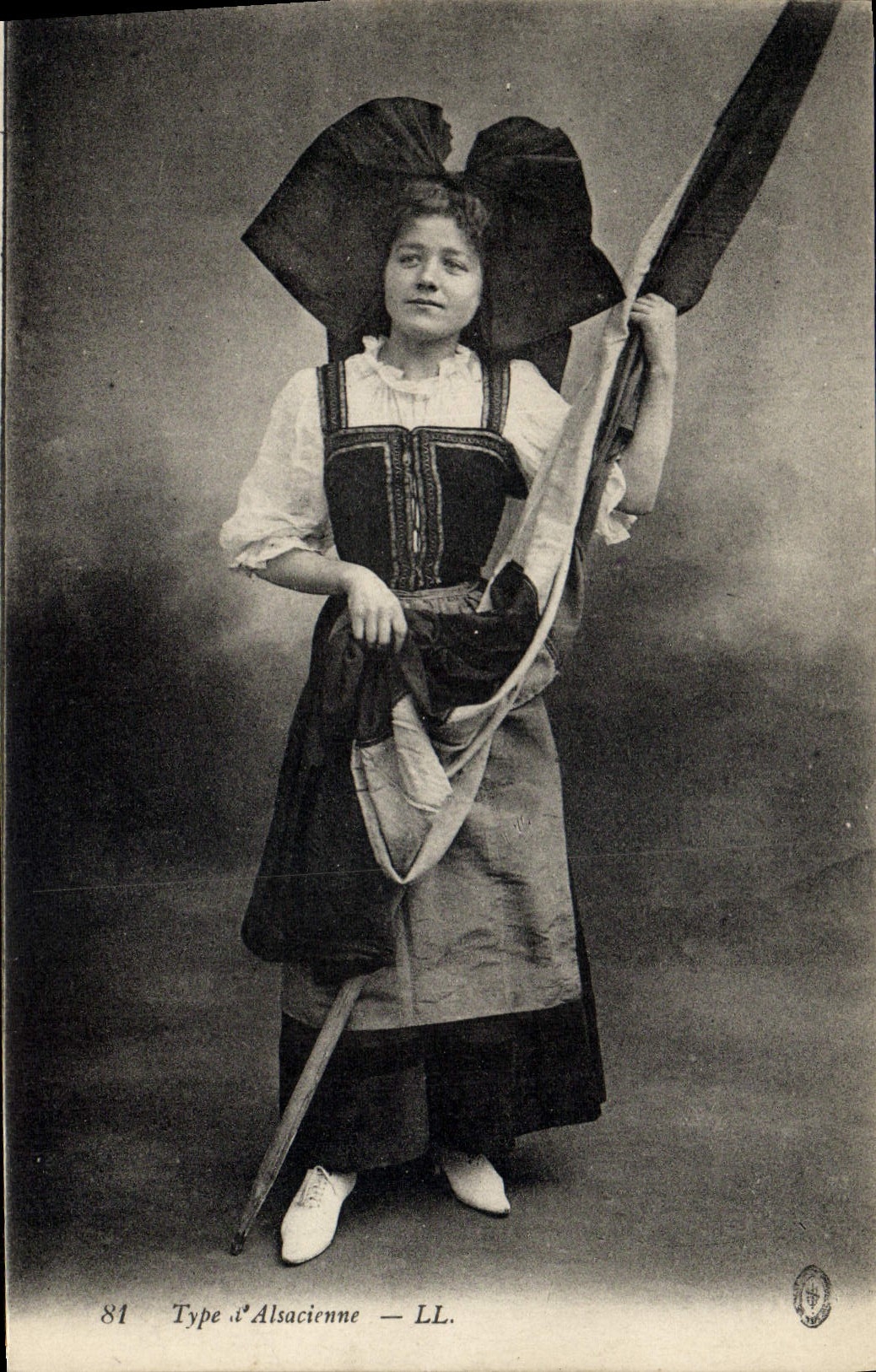 CPA Folklore Alsace Type d'Alsacienne