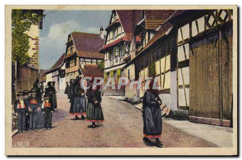 CPA Folklore Alsace Kirchgang im Elsass