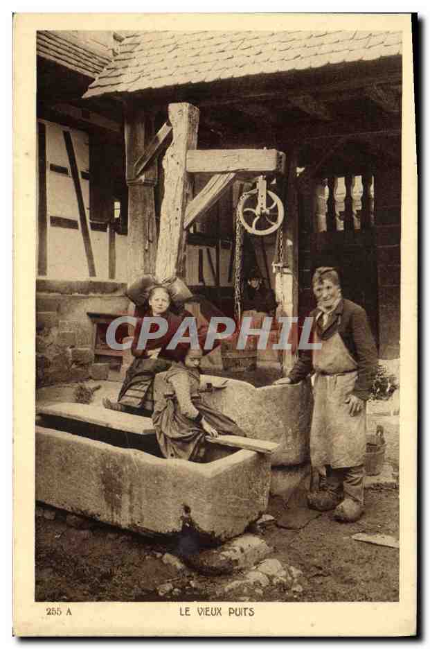 CPA Folklore Alsace Enfants le vieux puits