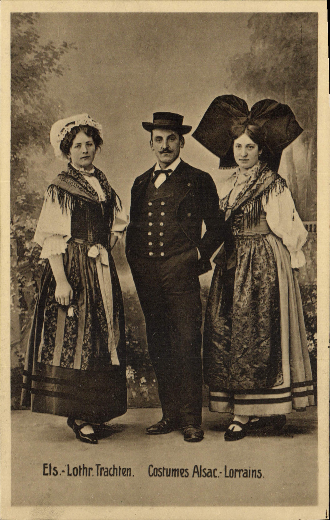 CPA Folklore Alsace Costumes Alsac Lorrains