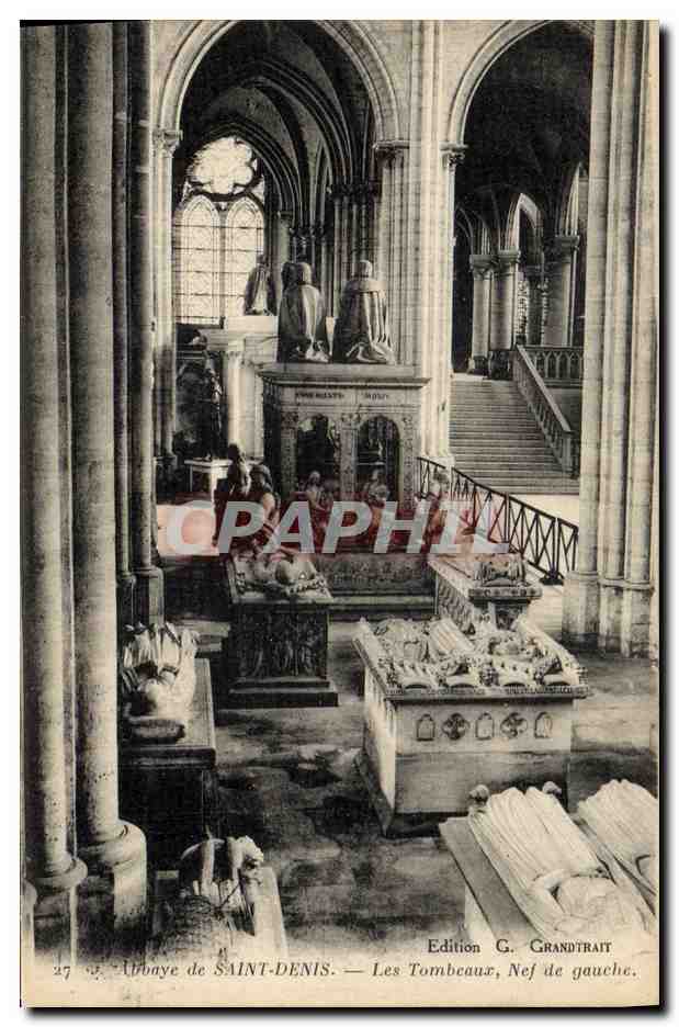 CPA Abbaye de Saint Denis Les tombeaux Nef de gauche