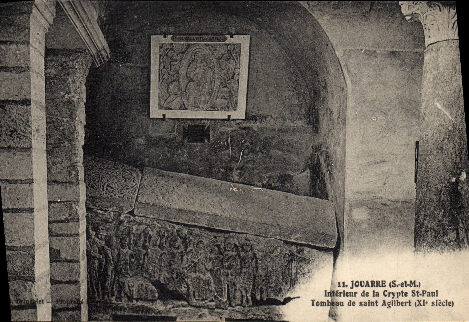 CPA Jouarre Interieur de la crypte St Paul Tombeau de saint Agilbert