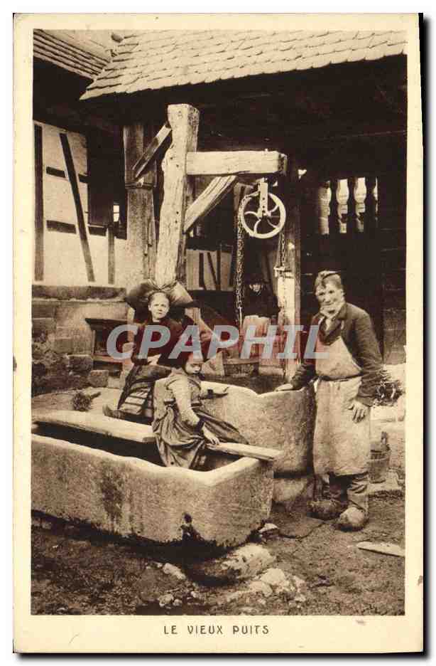 CPA Folklore Alsace Le vieux puits 