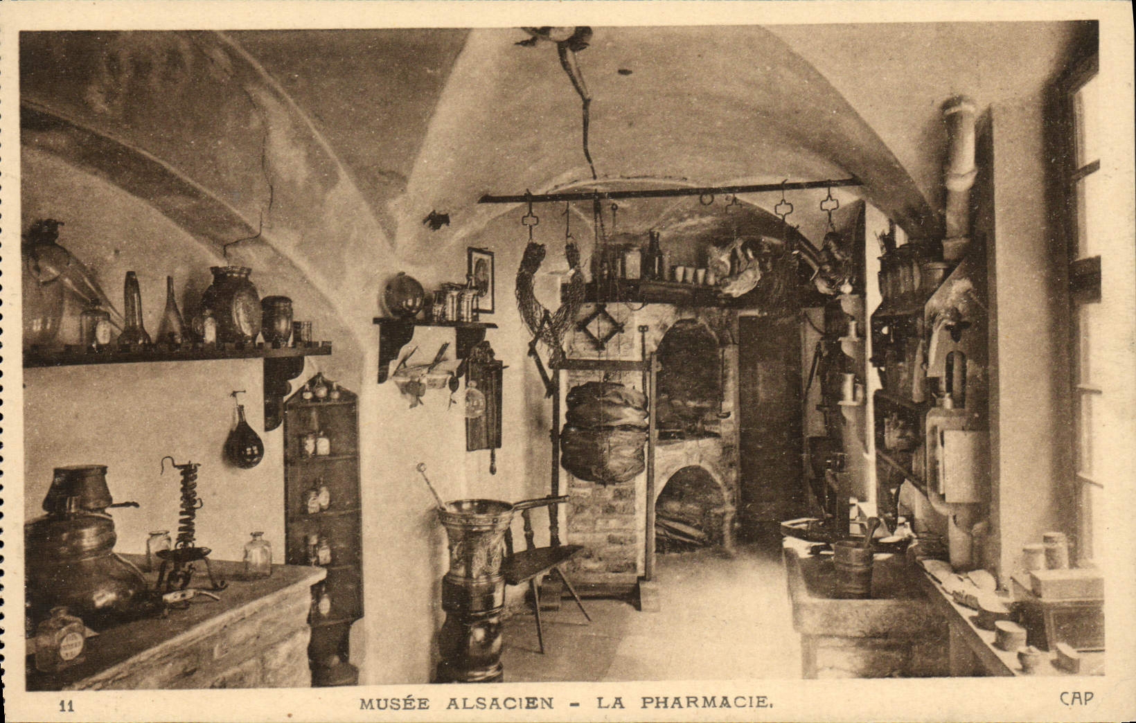 CPA Folklore Alsace Musee alsacien La pharmacie 