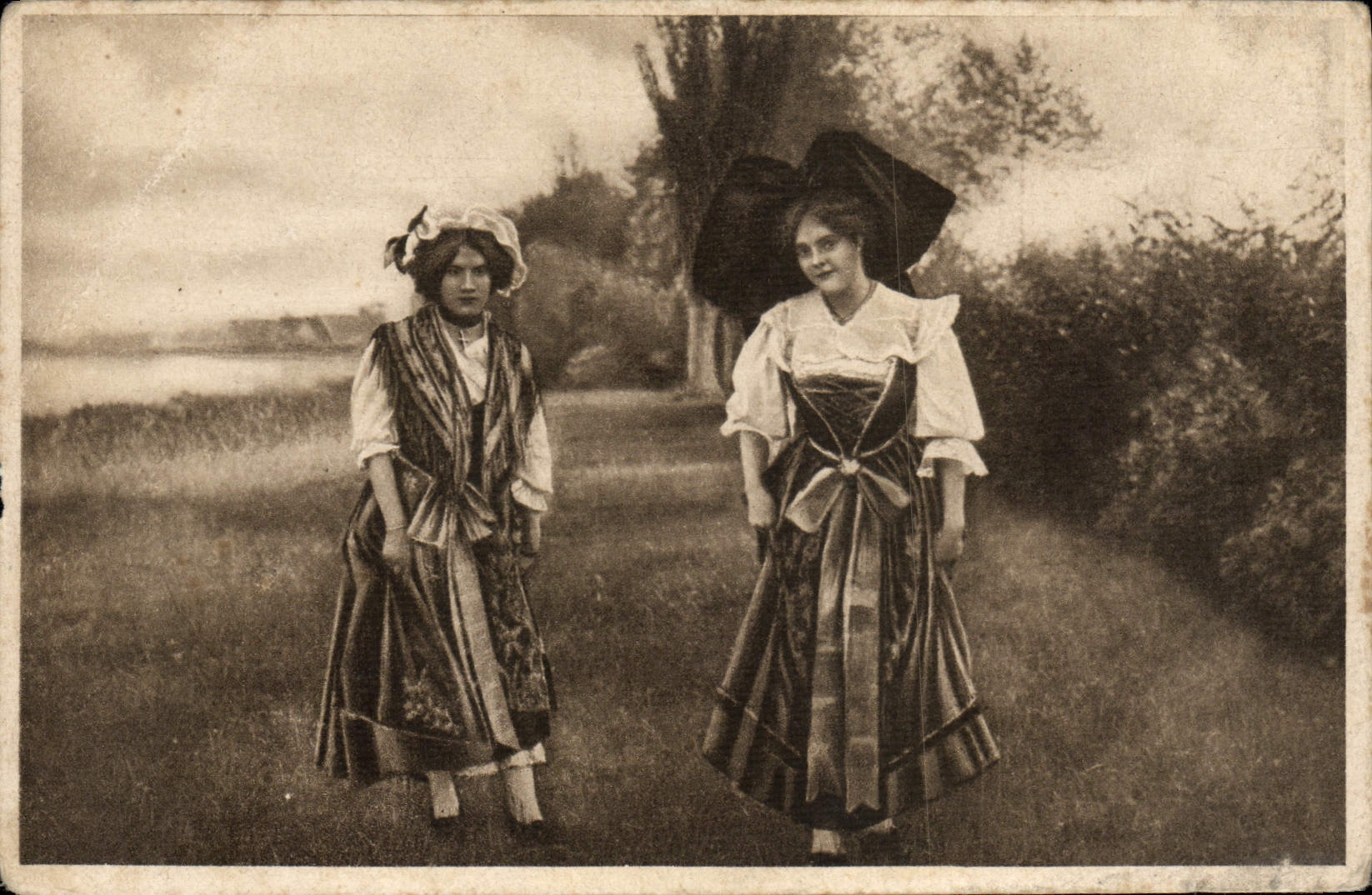 CPA Folklore Alsace Alsacienne et Lorraine 