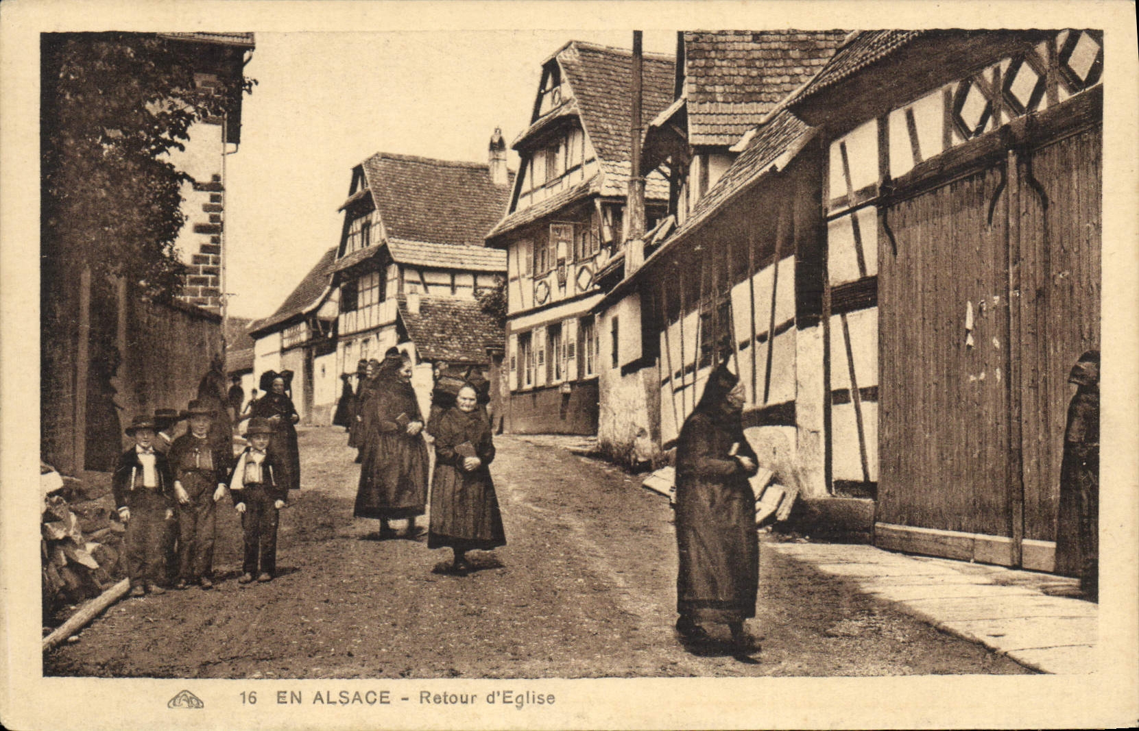 CPA Folklore Alsace Retour d'eglise 