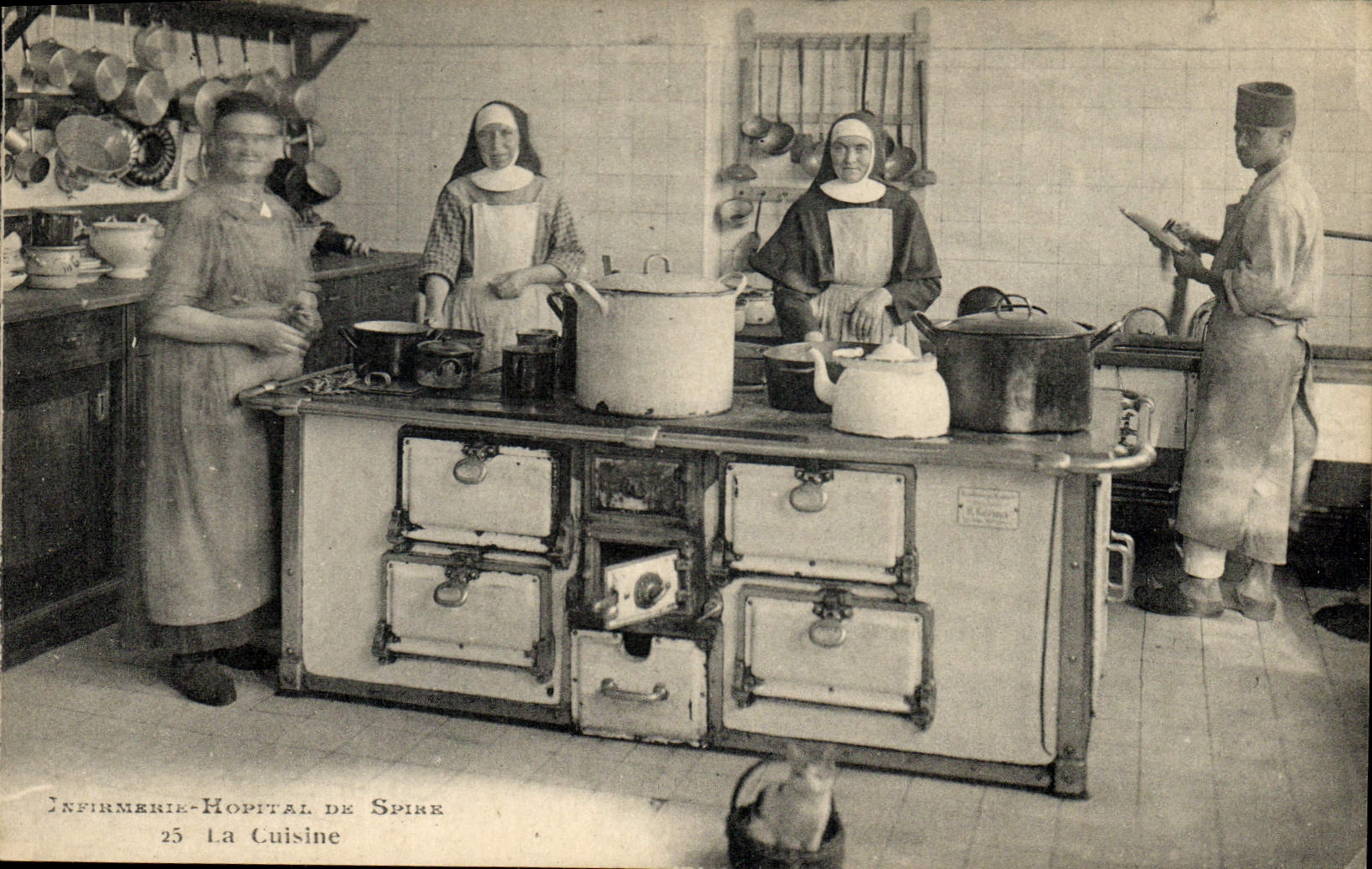 Infirmérie-Hôpital de Spire — La Cuisine — Éditeur non visible, n° de série 25