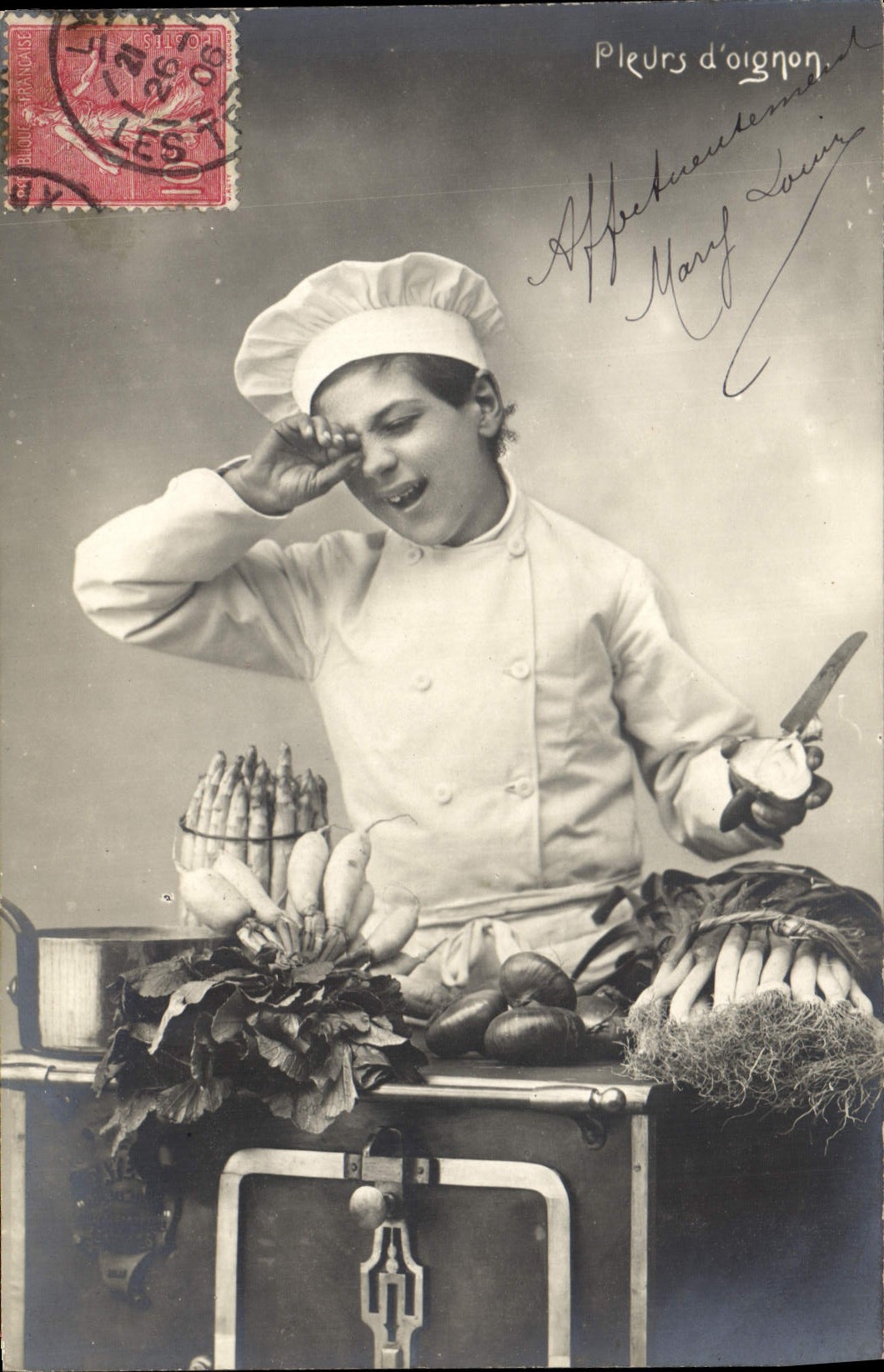 Jeune cuisinier — pleurs d'oignon — éditeur anonyme