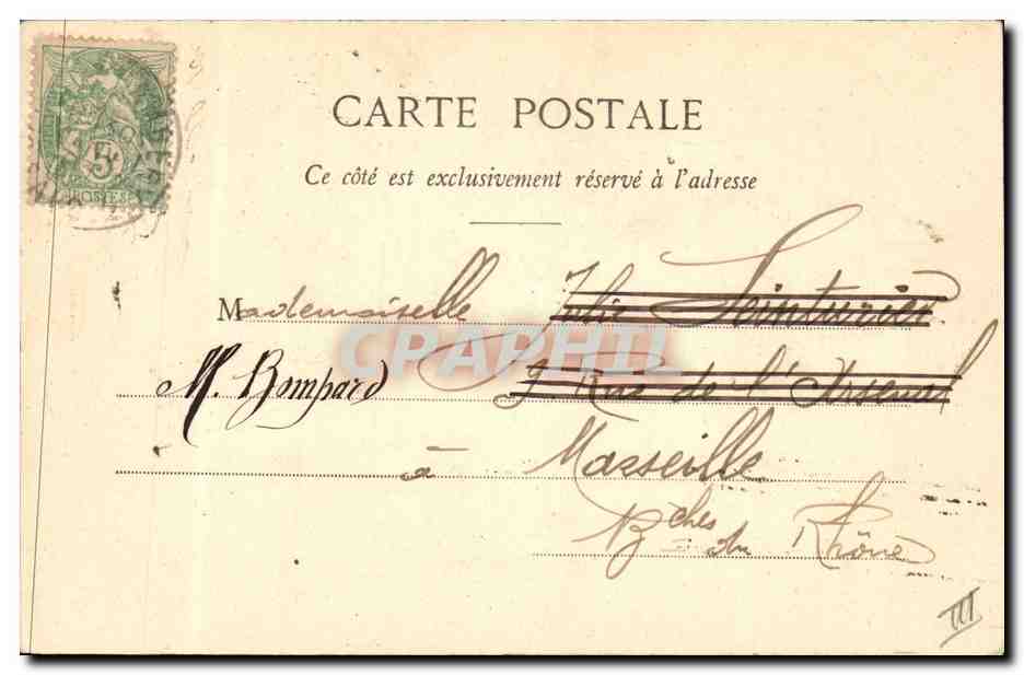 Deux femmes — une en uniforme militaire, l'autre en robe ornée — édition A. Margueret et Gr. Naury — Reverso