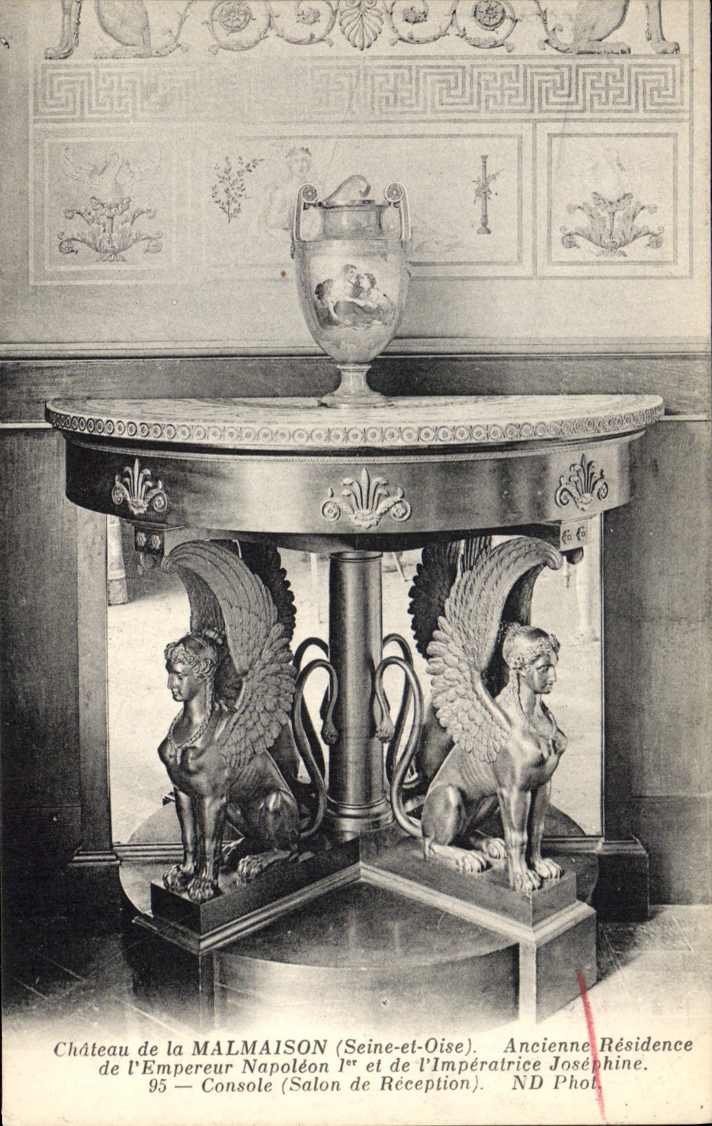 Château de la MALMAISON (Seine-et-Oise) — Ancienne Résidence de l'Empereur Napoléon Ier et de l'Impératrice Joséphine — Console (Salon de Réception) — ND Phot.