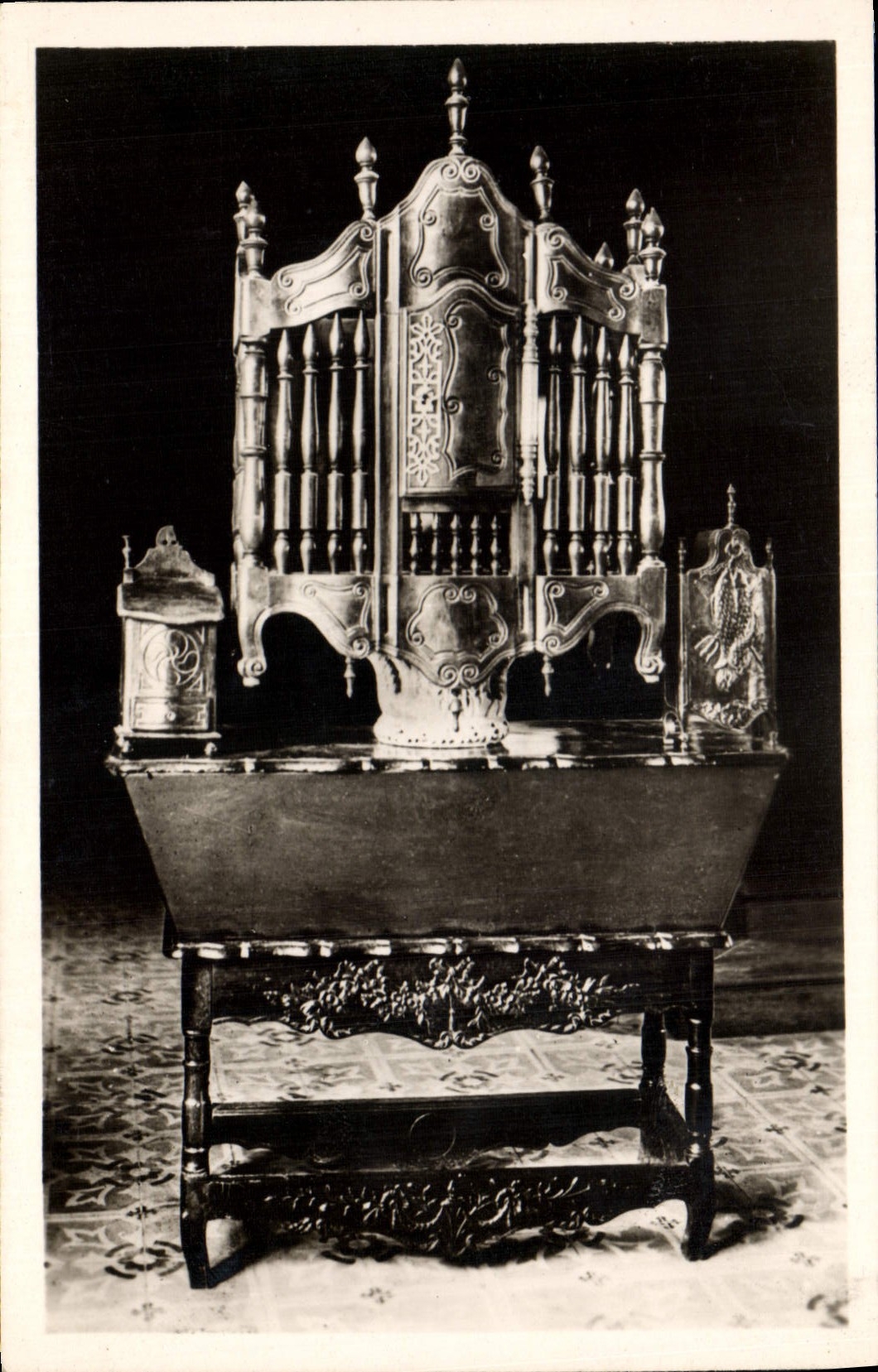 Panetière Style Louis XV - Pétrin Style Louis XVI — Muséon Arlaten - Arles