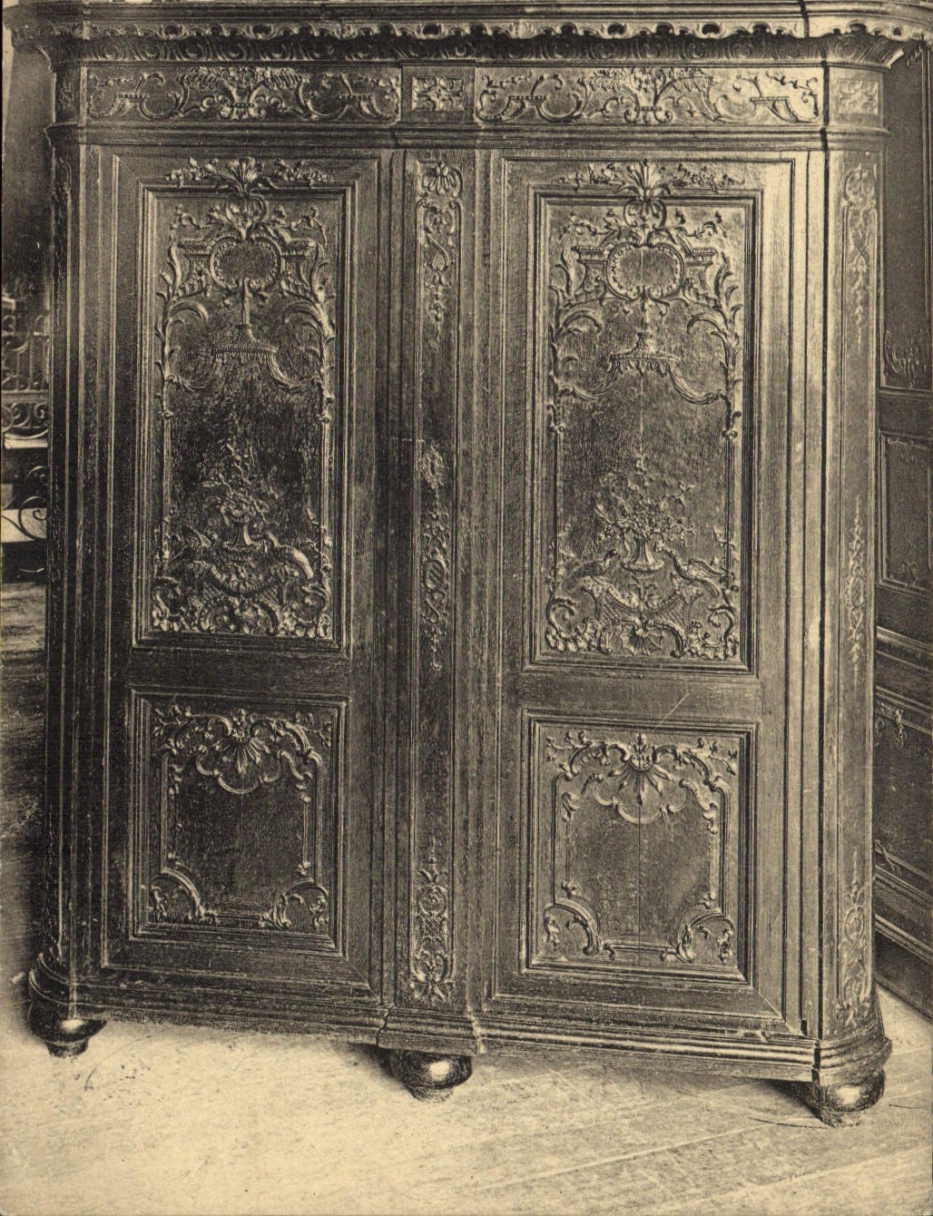 Garde-robe liégeoise — Style Louis XIV — Éditeur Nels, Bruxelles