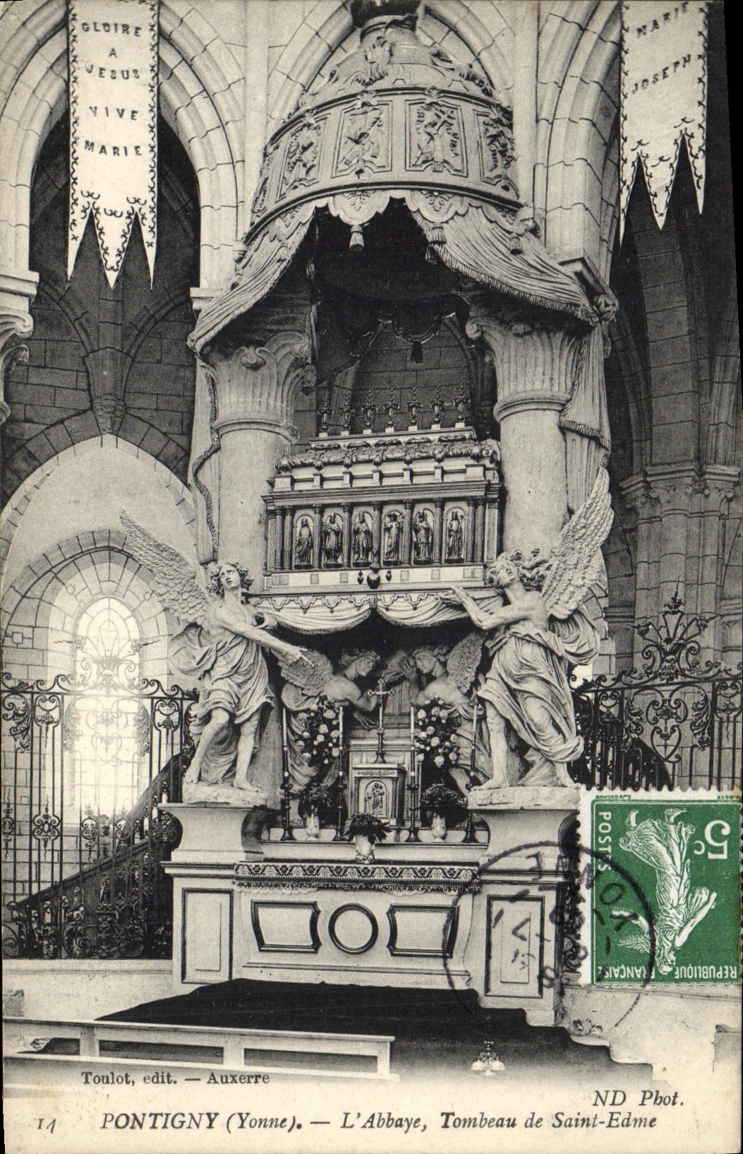 CPA Pontigny L'abbaye Tombeau de Saint Edme 