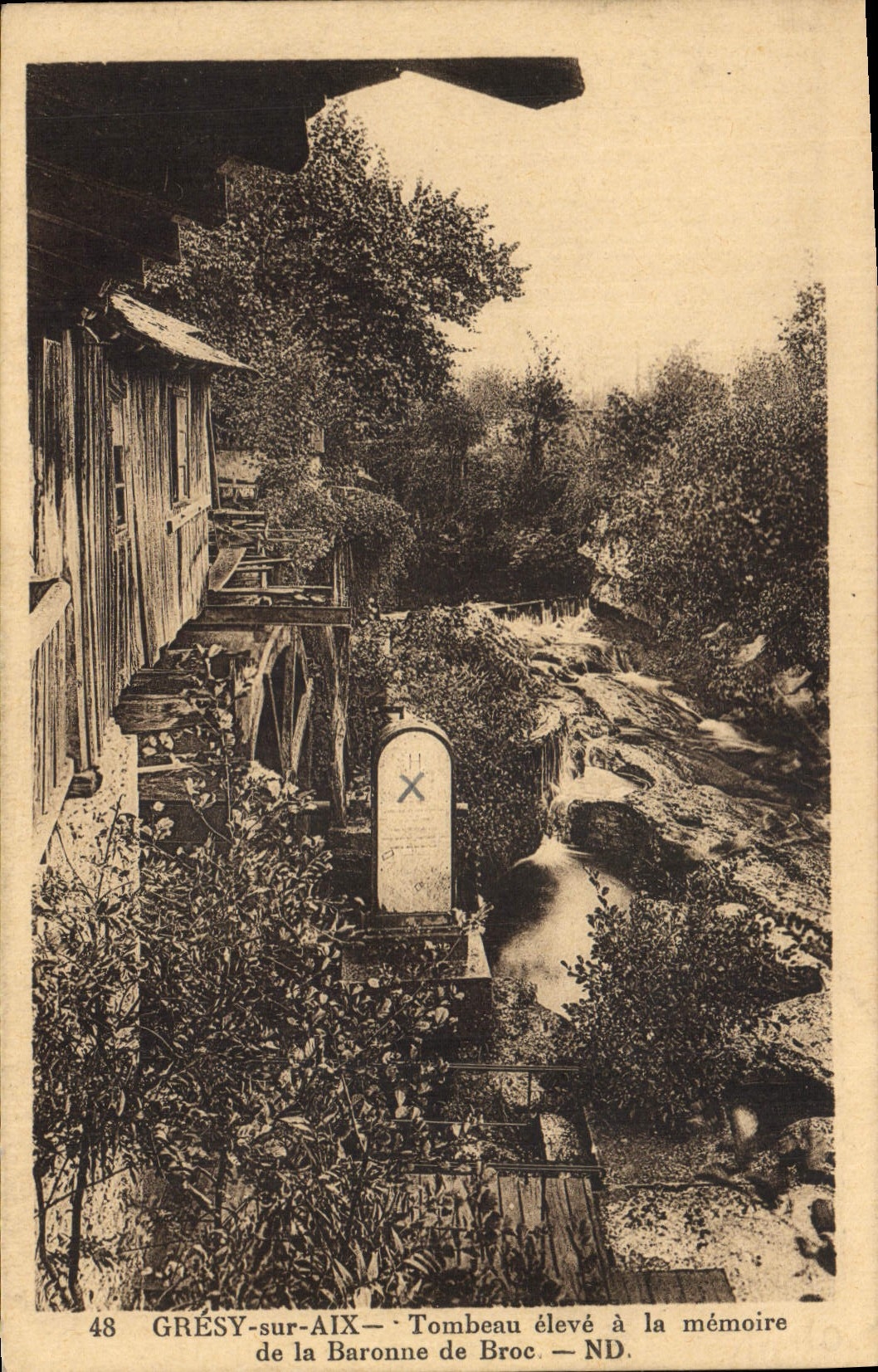 CPA Gresy sur Aix Tombeau eleve a la memoire de la baronne du Broc 