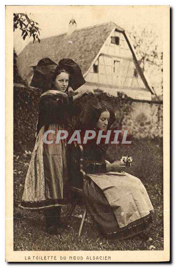 La toilette du Néud Alsacien — deux femmes en costume traditionnel — Braun & Cie, Dornach