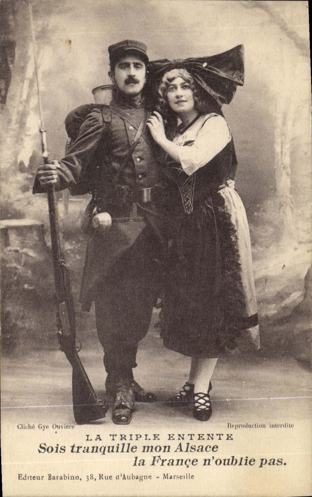 Soldat et femme en costume alsacien — La Triple Entente — Editeur Barabino, Marseille