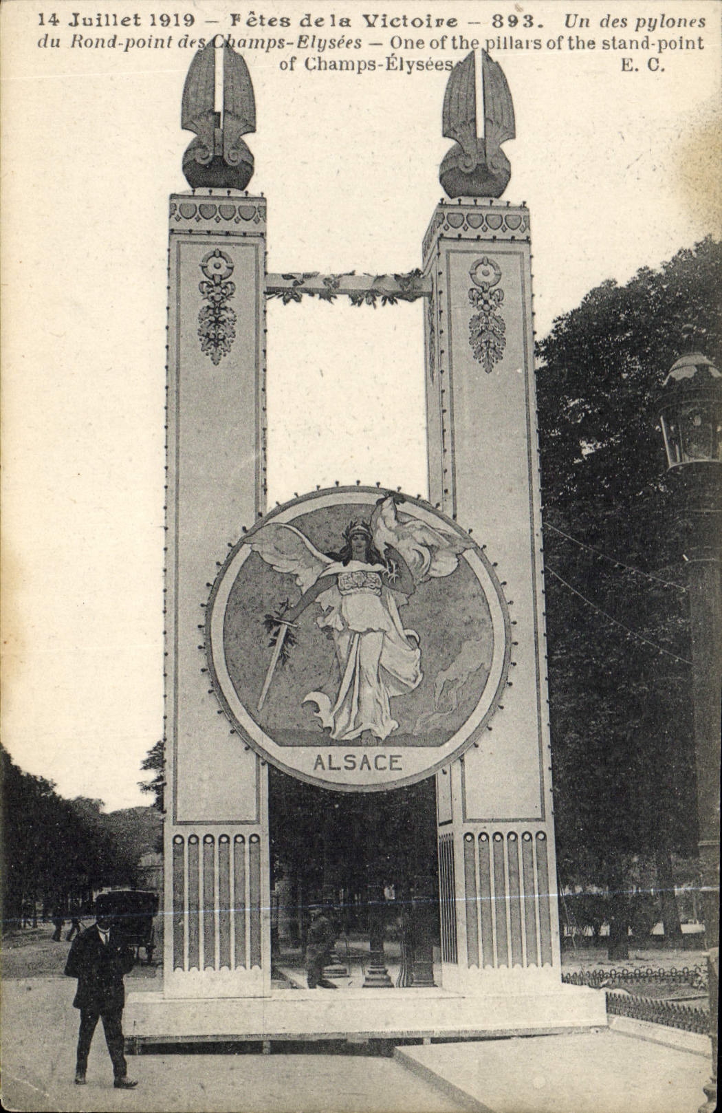 Fêtes de la Victoire — 14 Juillet 1919 — Un des pylônes du rond-point des Champs-Élysées — ALSACE — E. C.