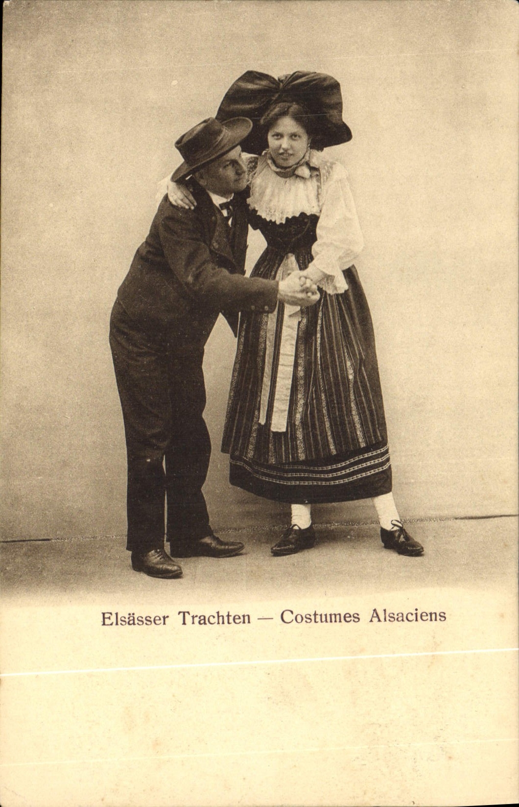 Costumes Alsaciens — Elsässer Trachten — Costumes Alsaciens