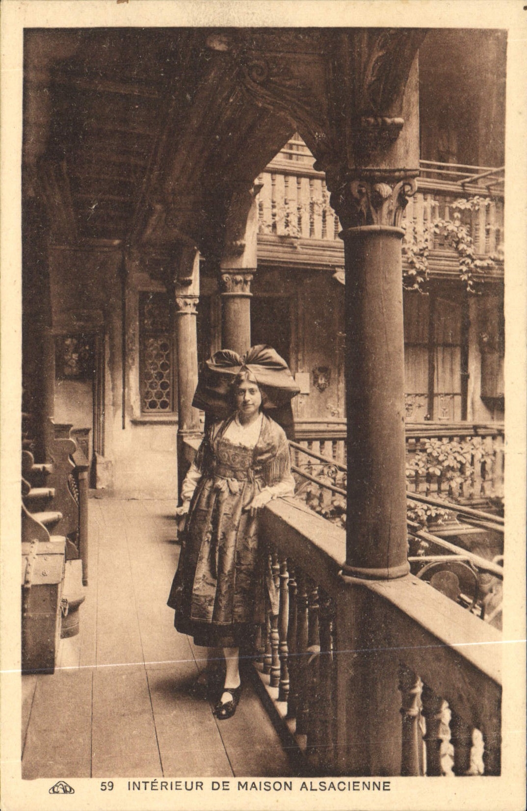 CPA Folklore Alsace Interieur de maison Alsacienne