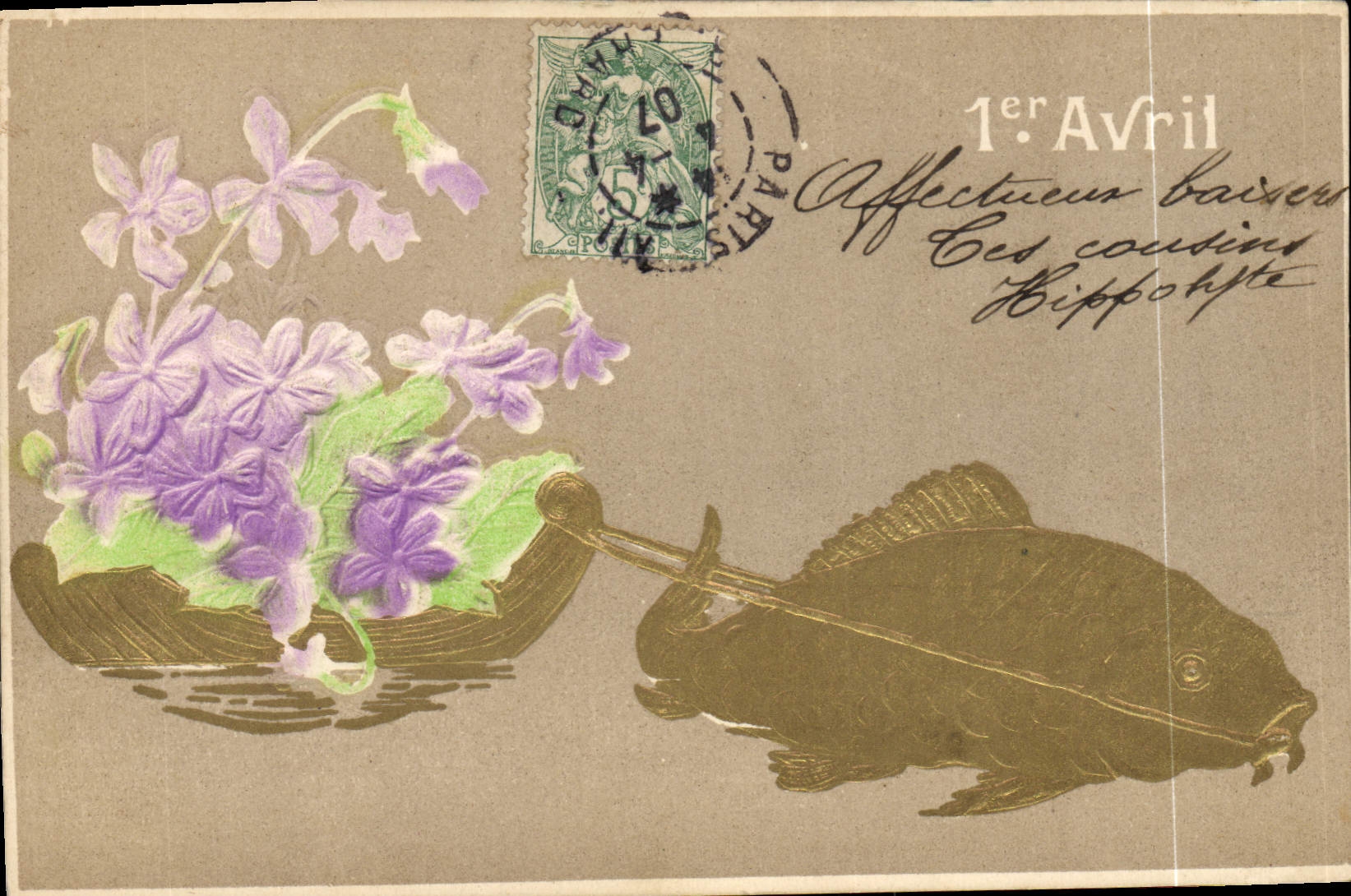 Fleurs violettes dans un bateau tiré par un poisson — éditeur Union postale universelle, n° de série non visible