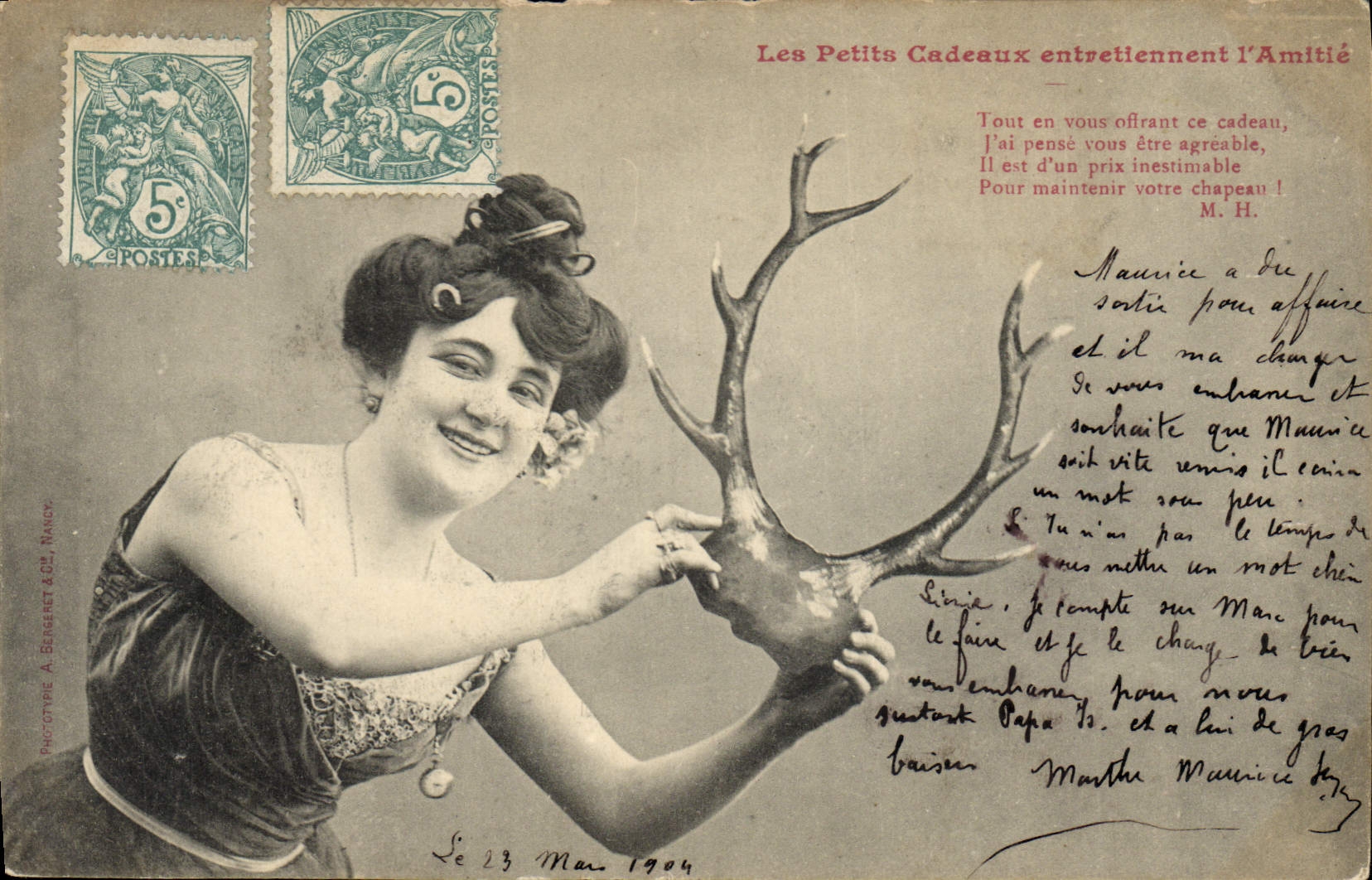 Femme avec bois de cerf — carte postale commerciale — Phototype A. Béseret & Cie, Nancy