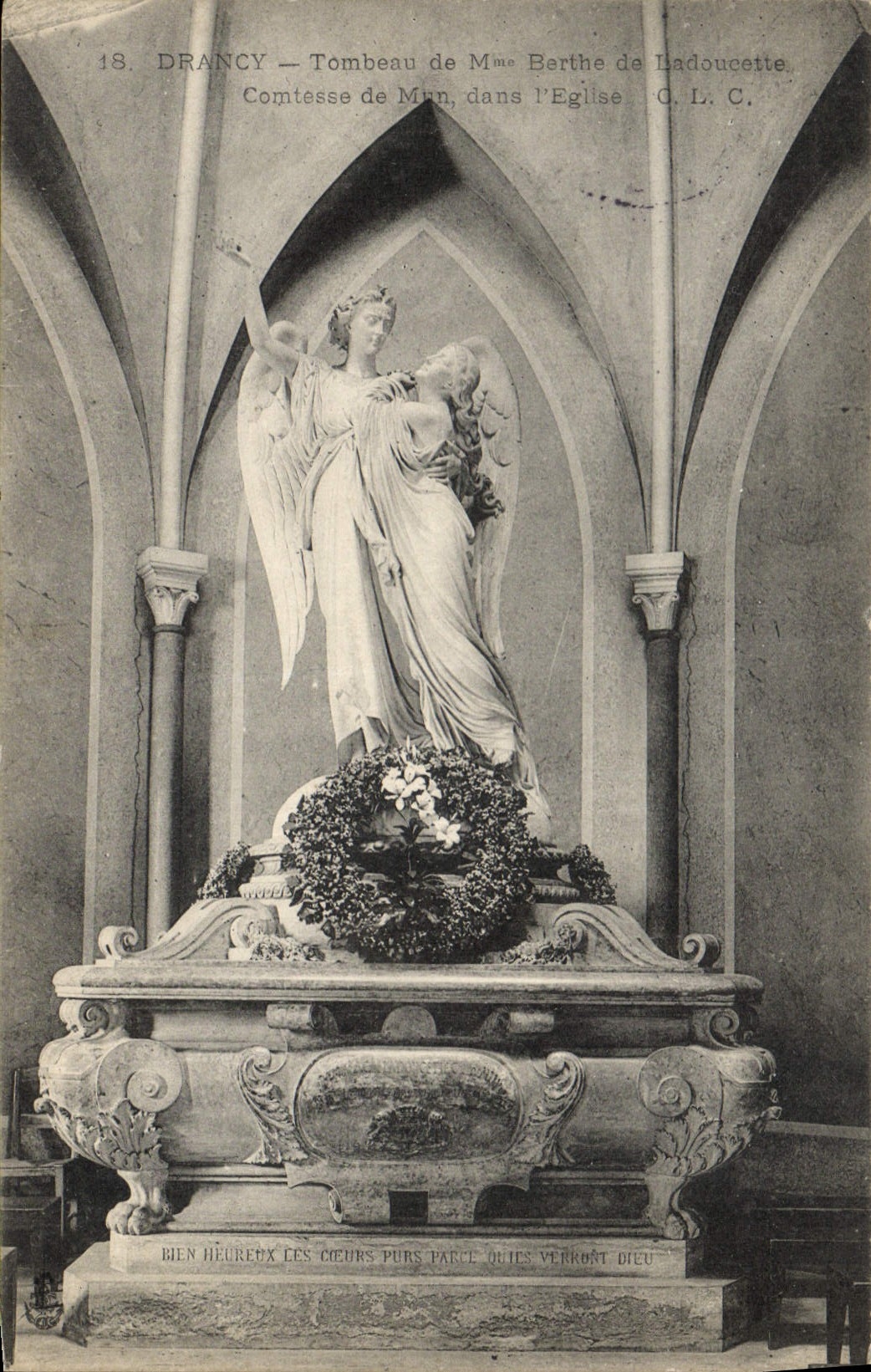 CPA Drancy Tombeau de Mme Berthe de Ladoucette Comtesse de Mun dans l'eglise 