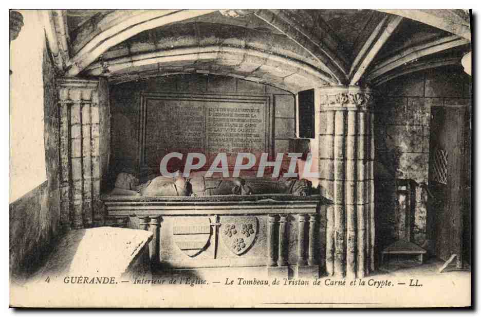 CPA Guerande Interieur de l'eglise Le tombeau de Tristan de Carne et la crypte