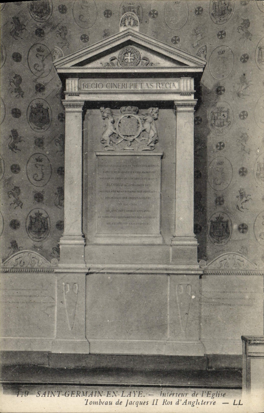 CPA Saint Germain en Laye Interieur de l'eglise Tombeau de Jacques II Roi d'Angleterre 