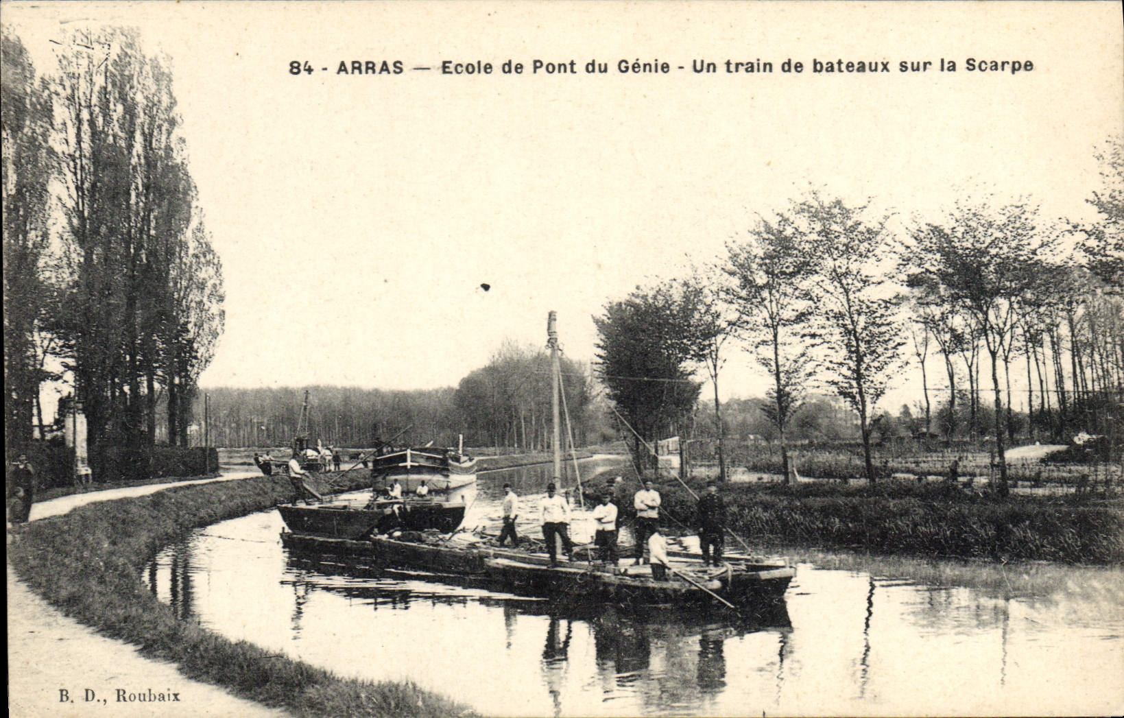 Arras — École de Pont du Génie — Un train de bateaux sur la Scarpe