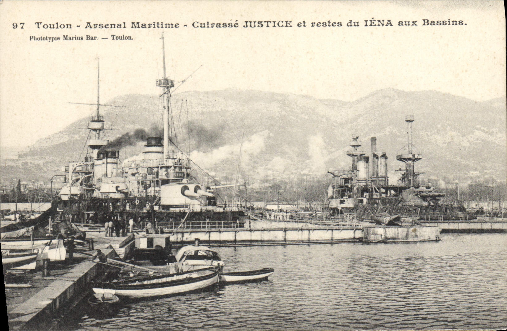 Toulon - Arsenal Marítimo - Torpedero JUSTICE y restos del IÉNA en los muelles — Fototipia Marins Bar — Toulon.