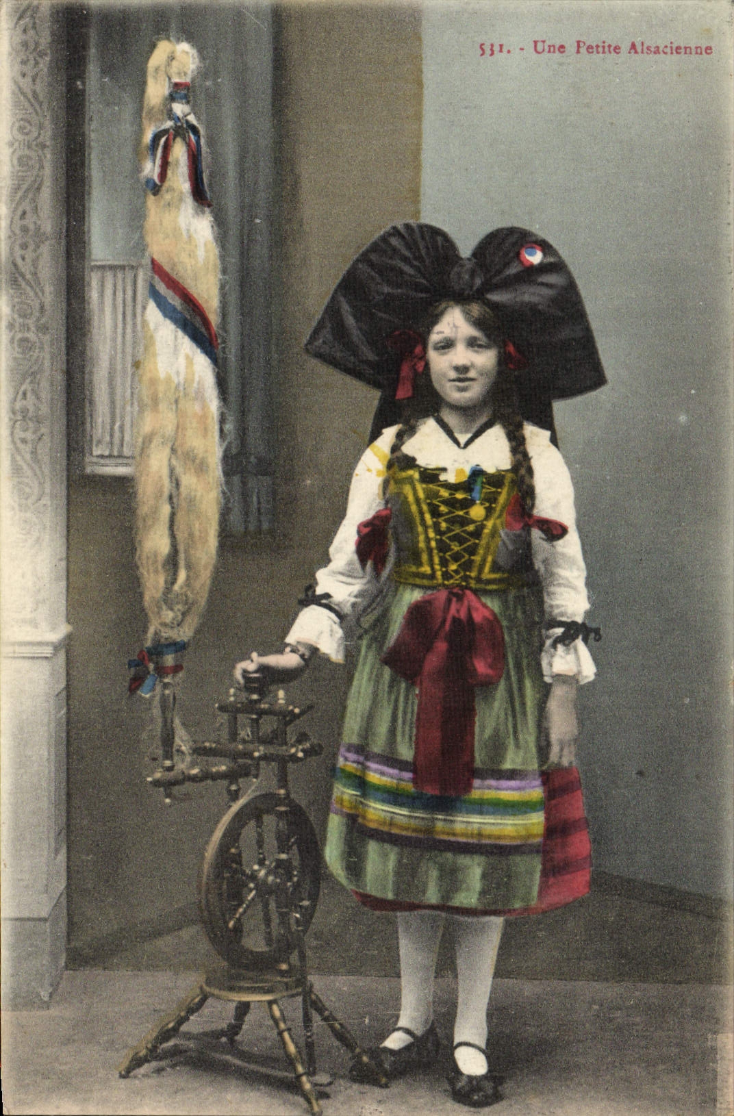 CPA Folklore Alsace Une petite Alsacienne 