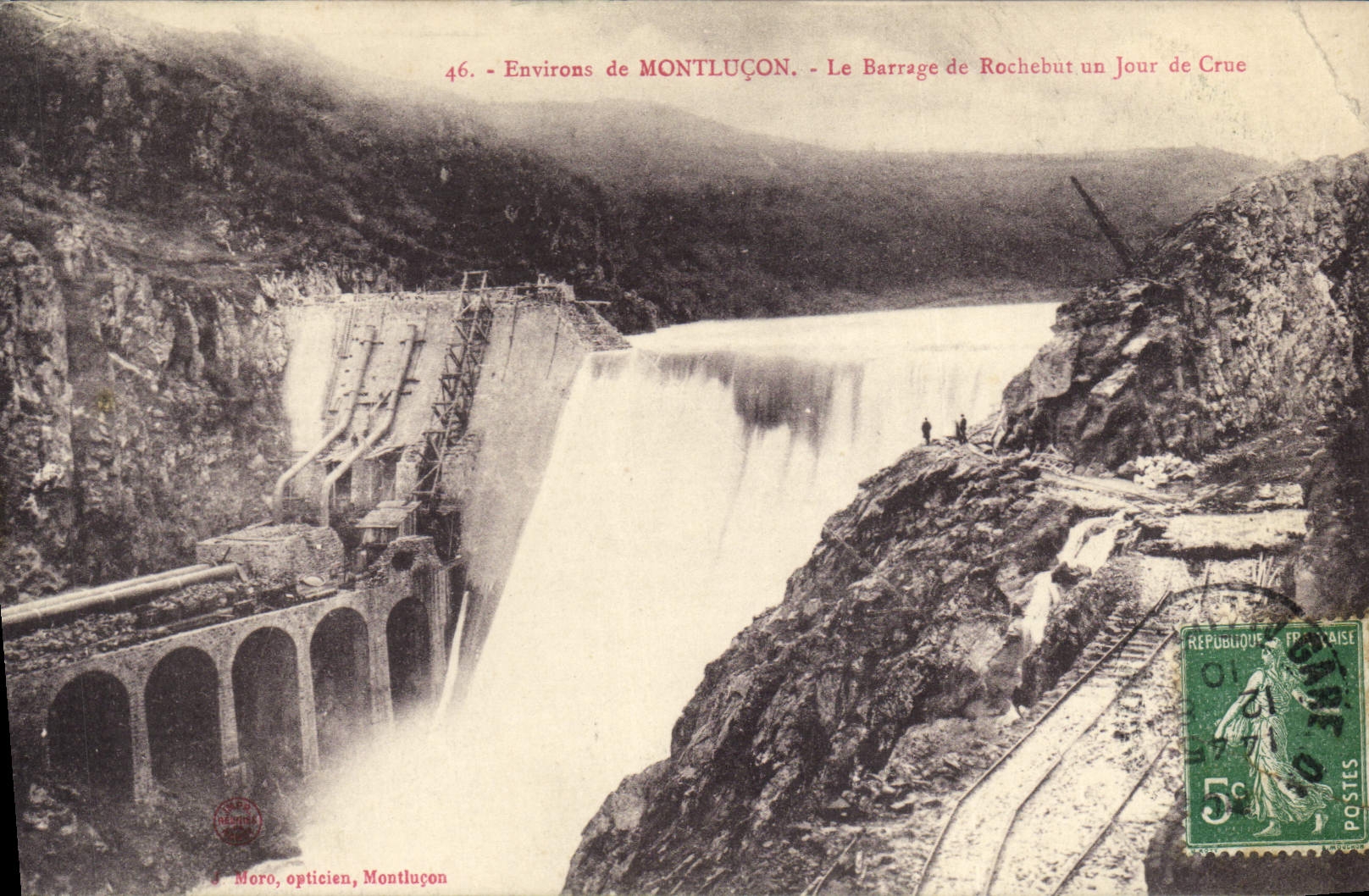 Environs de MONTLUÇON — Le Barrage de Rochebut un Jour de Crue — Moro, opticien, Montluçon
