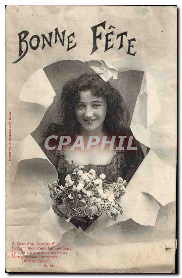Femme souriante tenant un bouquet — Bonne Fête — Poulain & Basset à C. Joury
