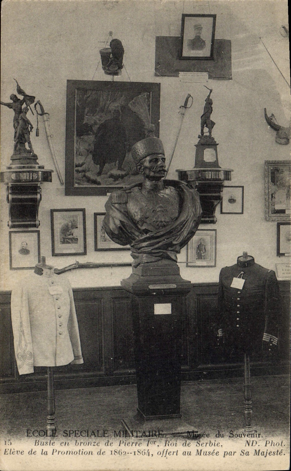 CPA Militaria Ecole speciale militaire Musee du souvenir Buste en bronze de Pierre 1er Roi de Serbie Eleve de la Promotion 1862 1864 