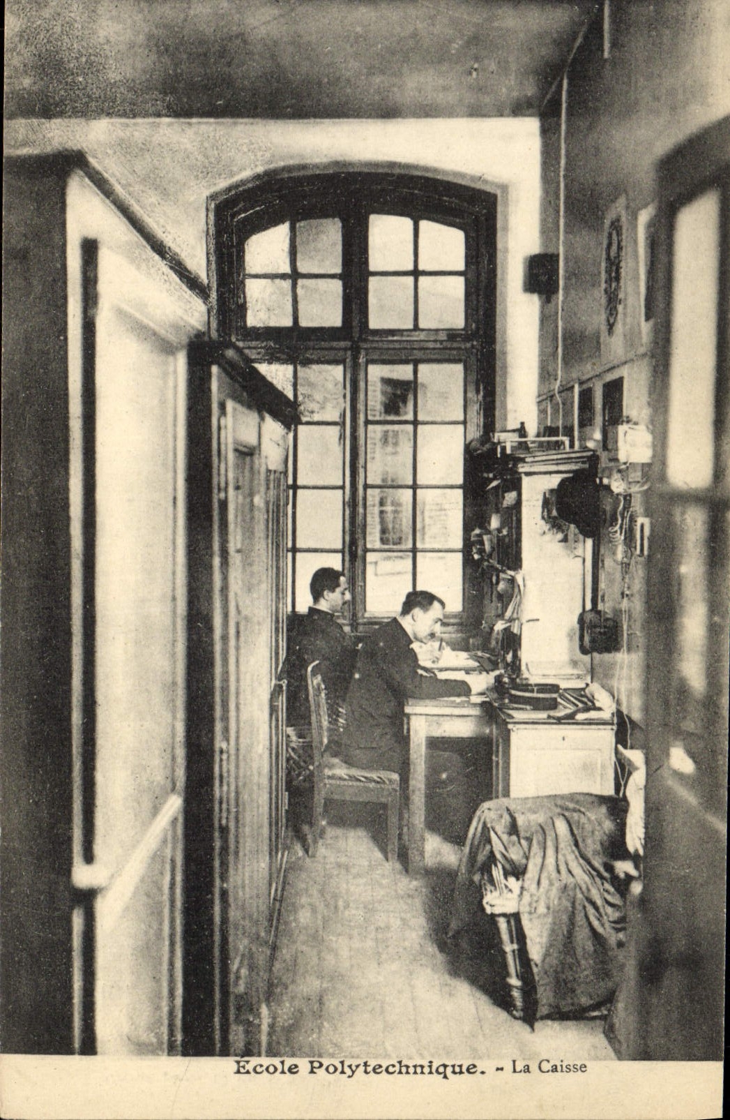 École Polytechnique — La Caisse — Carbon, photographe