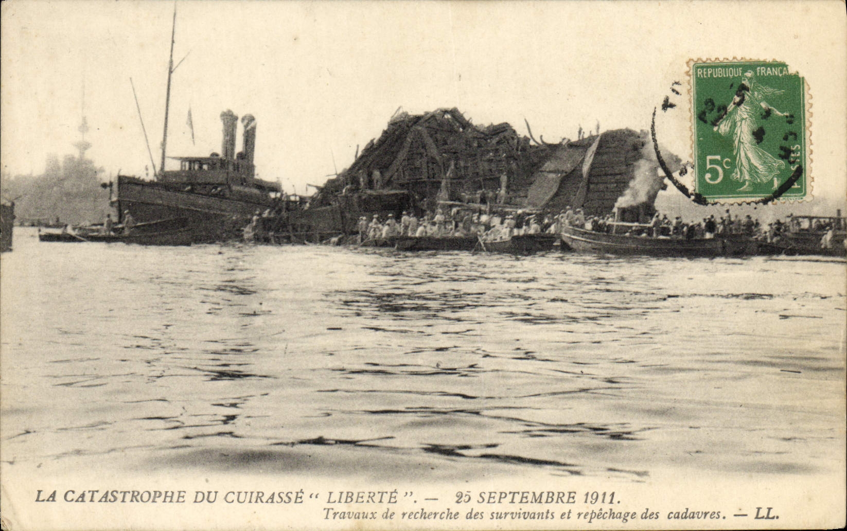 CPA Bateau Catastrophe du Liberte Travaux de recherche des survivants et repechage des cadavres 