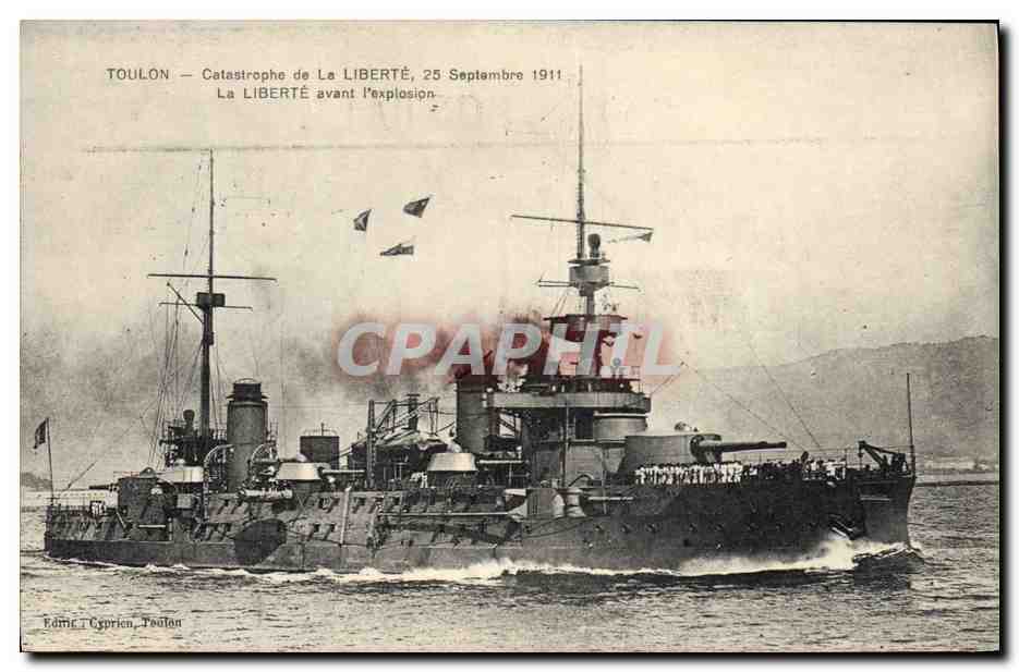 CPA Bateau Catastrophe du Liberte Le Liberte avant l'explosion 