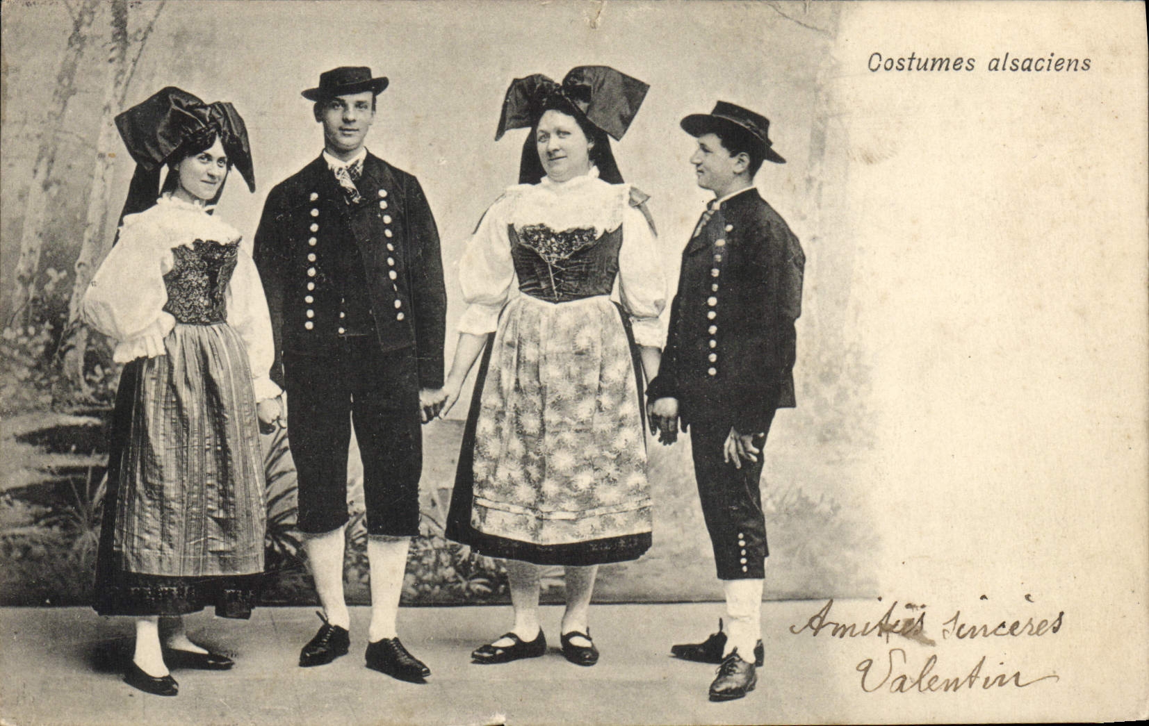 CPA Folklore Alsace Costumes Alsaciens