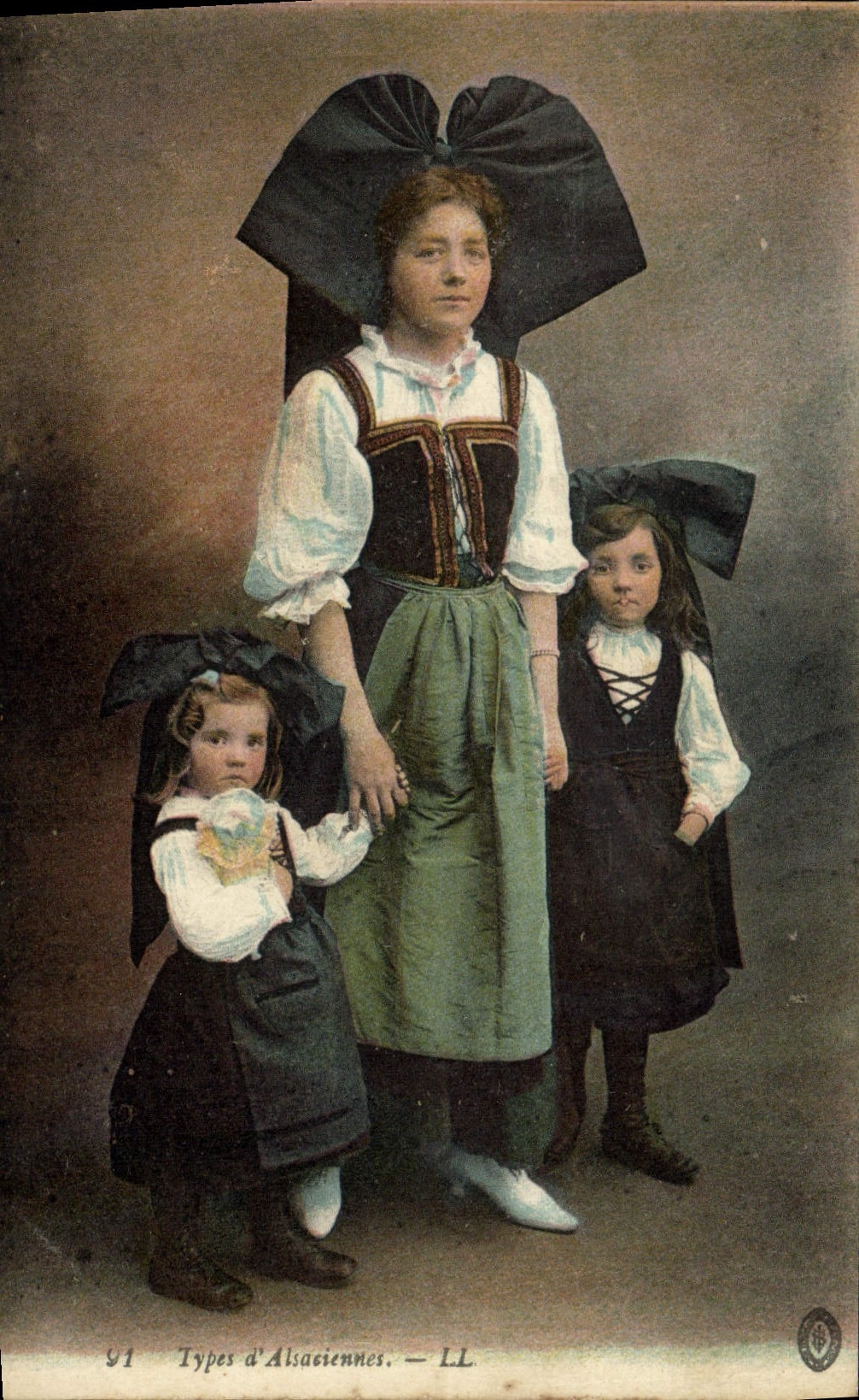 CPA Folklore Alsace Types d'Alsaciennes