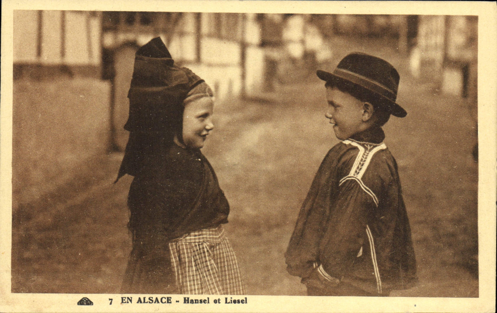 CPA Folklore Alsace Hansel et Liesel