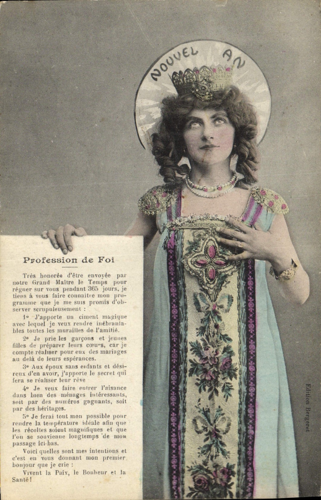 Nouvel An — Femme en robe ornée tenant un programme — Édition Bergers