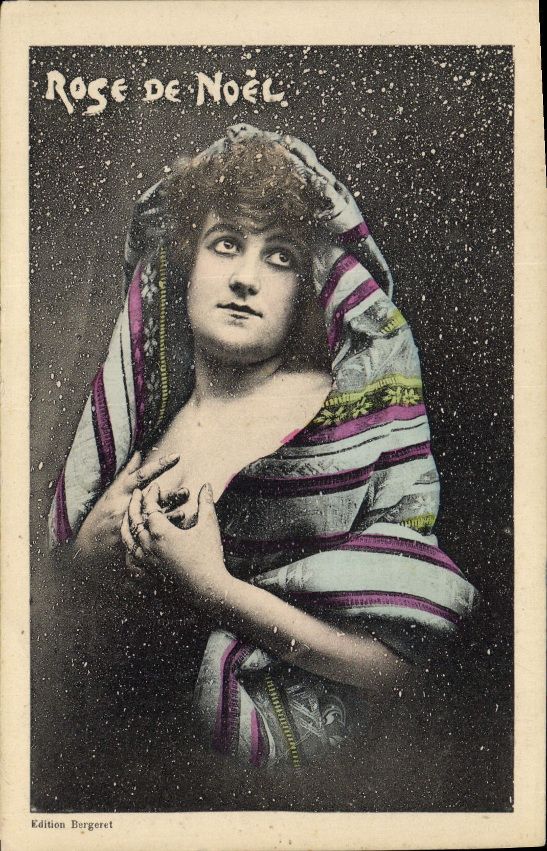 Rose de Noël — Portrait en robe colorée — Édition Bergeret